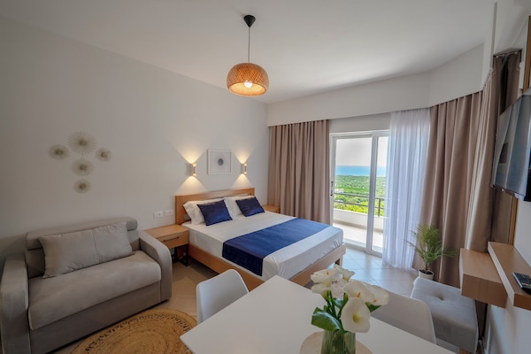 Quarto casal, vista para o mar | Roupas de cama antialérgicas, quartos à prova de som, Wi-Fi de cortesia