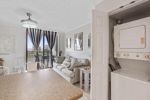 TV, offices - Snowbirds Welcome|Beach|Pool|Boat Marina|Sleeps 4! (Gulf Shores)