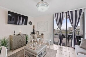 TV, offices - Snowbirds Welcome|Beach|Pool|Boat Marina|Sleeps 4! (Gulf Shores)