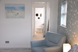 Smart TV - Newquay Escape: 5 ensuite bedrooms & Parking - Simply Check In (Newquay)