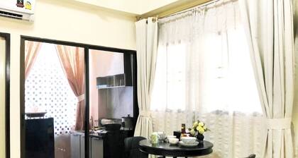 Private room Large bed, en-suite bathroom, Kitchen, parking, near night bazaar.