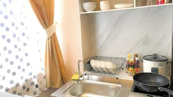 Fridge, microwave, stovetop, electric kettle