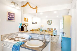 House | 2 bedrooms - Shine On Condo in Ocean Shores (Ocean Shores)