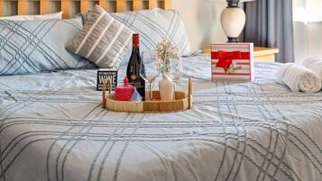 3 habitaciones, tabla de planchar con plancha, wifi y ropa de cama