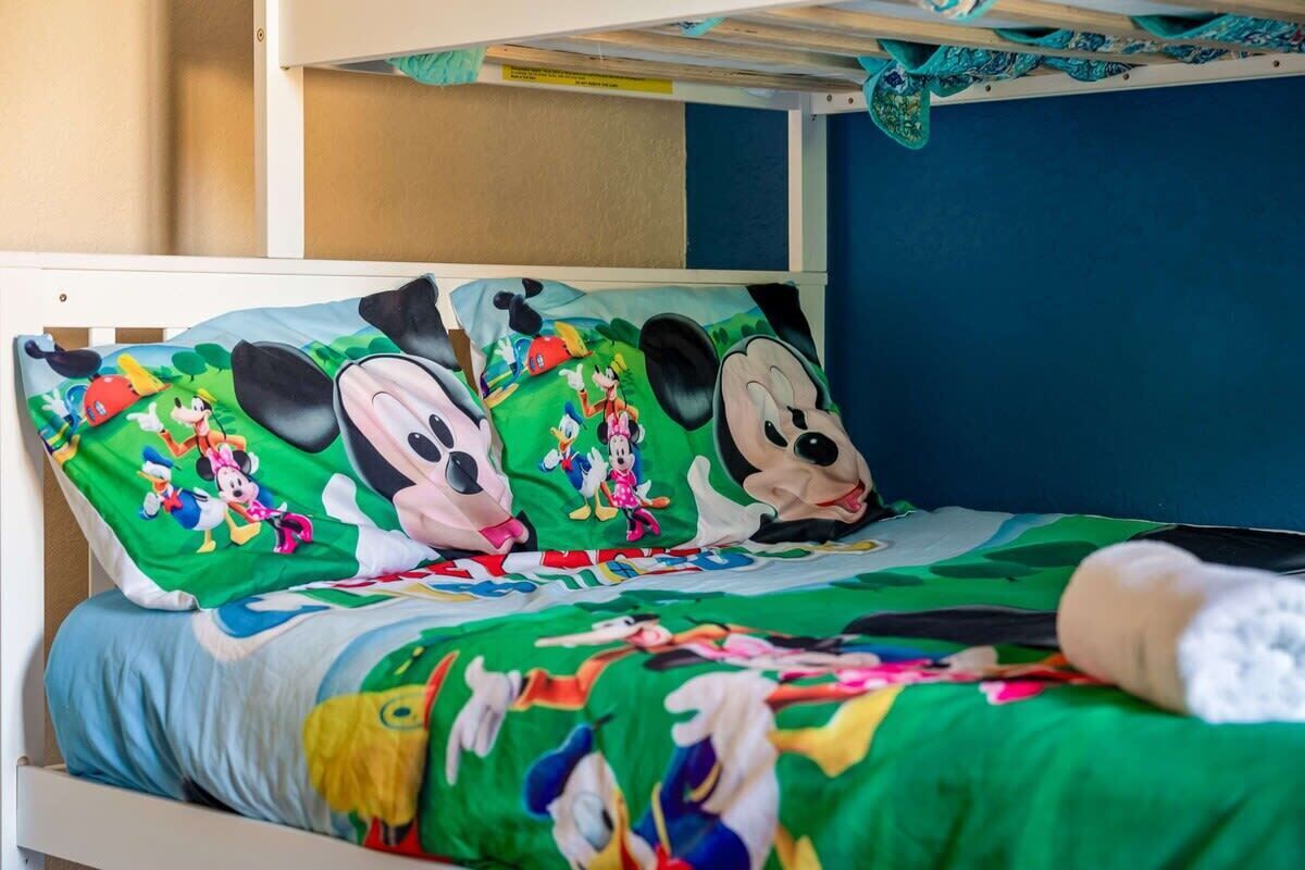 3 bedrooms, iron/ironing board, WiFi, bed sheets