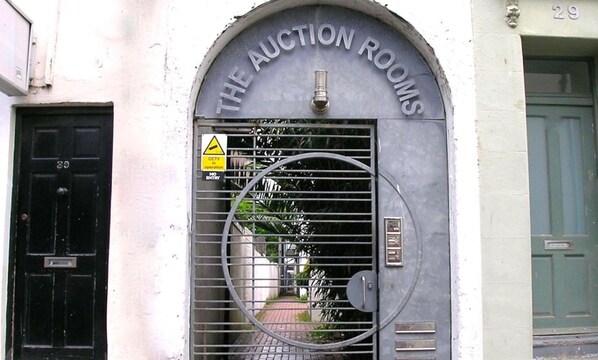 A black door with a sign that reads "The Auction Rooms" above it. - Artist Studio - Super Central Brighton - Sleeps 2 3 Guests - Free Wifi (Brighton)