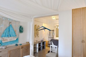 Interior - Fantastic villa with a pool & large outdoor space for sunbathing & dining (Kéa)