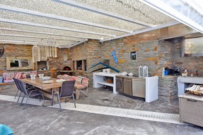 Dining - Fantastic villa with a pool & large outdoor space for sunbathing & dining (Kéa)