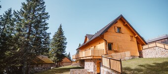 5 min walk to Treetop walk Pohorje. Big terrace and garden! BBQ