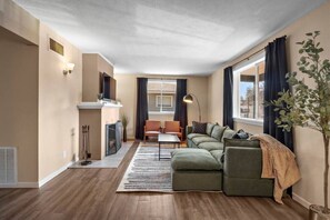 TV, fireplace