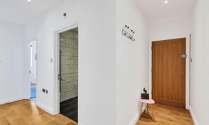 Apartment | 2 bedrooms - Seaview Heights - two Bedroom two Bathroom Loft Style Apartment Direct Distant sea Views - Fast Wifi (Brighton)