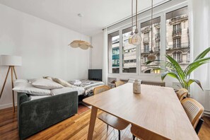 1 dormitorio, escritorio, tabla de planchar con plancha y wifi gratis