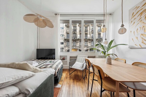 1 chambre, bureau, fer et planche à repasser, Wi-Fi gratuit