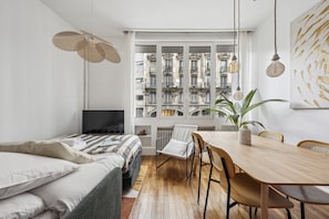 1 Schlafzimmer, Schreibtisch, BĂŒgeleisen/BĂŒgelbrett, kostenloses WLAN