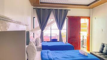 Deluxe Room, Non Smoking, Ocean View | Cadar kapas Mesir, peralatan tempat tidur premium, meja