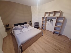 1 Schlafzimmer, Reisekinderbett, kostenloses WLAN, Bettwäsche