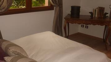 1 chambre, fer et planche Ă repasser, Wi-Fi, draps fournis