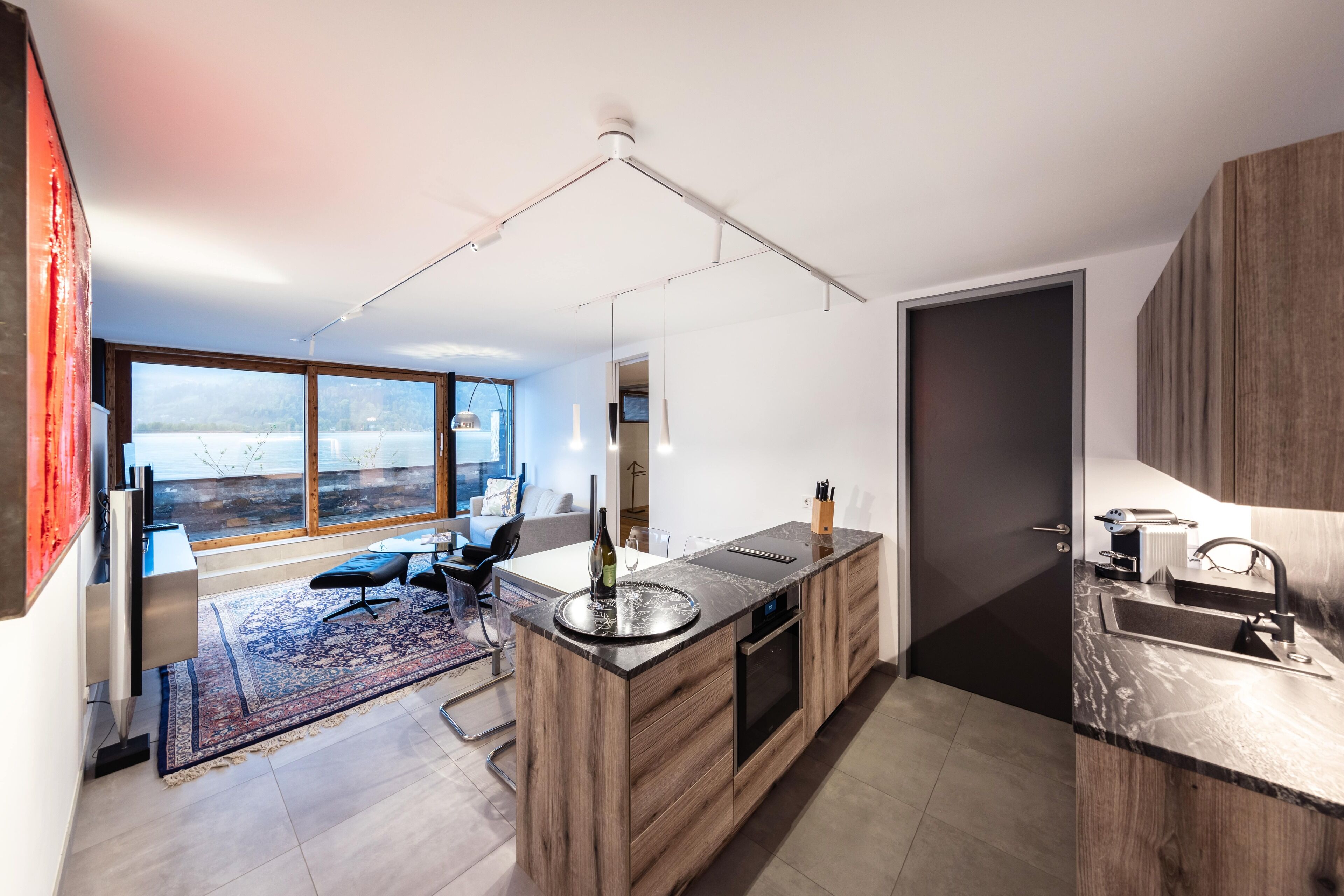 Appartamento Luxury | Area soggiorno | Smart TV 55 pollici con canali via cavo, Netflix, pavimenti riscaldati