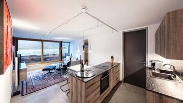Appartamento Luxury | Area soggiorno | Smart TV 55 pollici con canali via cavo, Netflix, pavimenti riscaldati