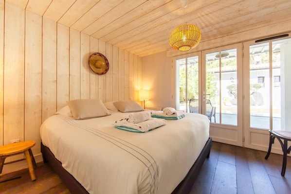 6 habitaciones, tabla de planchar con plancha, wifi y ropa de cama 