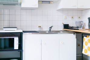 冰箱、微波炉、茶具/咖啡用具、电热水壶