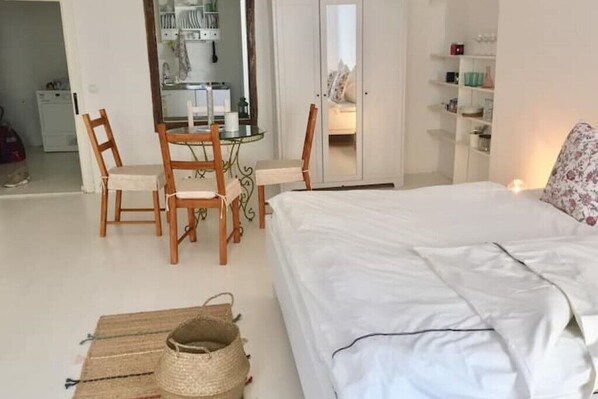 1 bedroom, WiFi, bed sheets