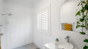 Shower, towels - Sea Breeze - 1.29 Beech Street (Evans Head)