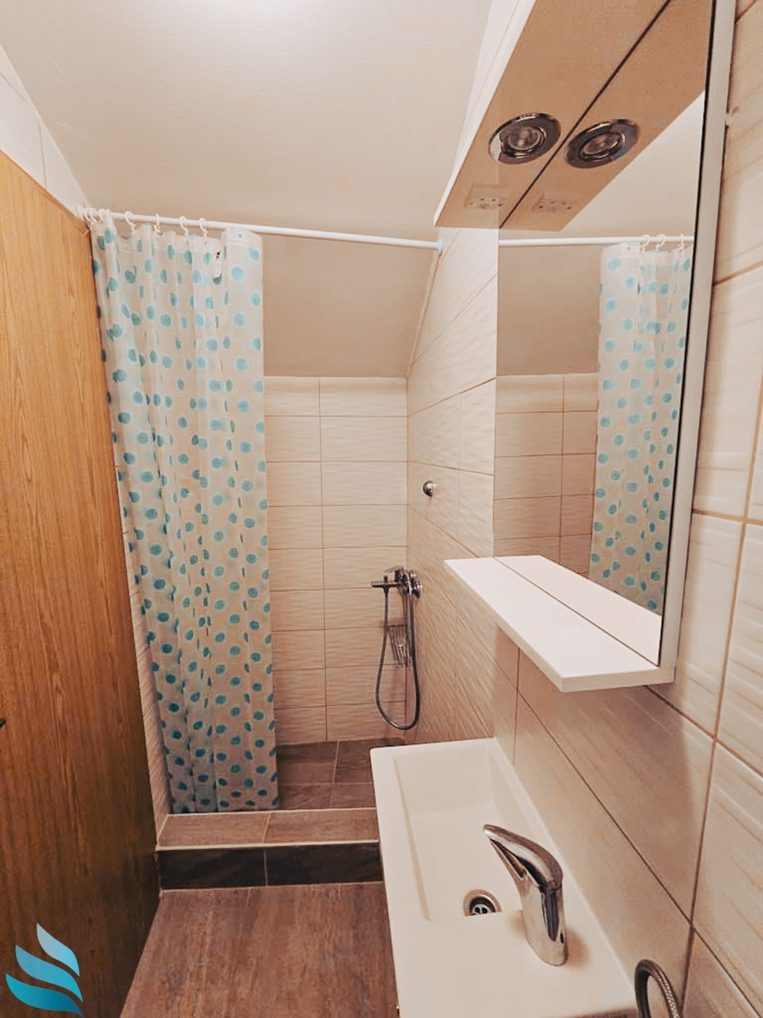 Lejlighed (One Bedroom Apartment with Bacony and) | Badeværelse | Bruser, håndklæder