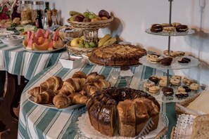 Free daily buffet breakfast - Castellinuzza (Greve in Chianti)