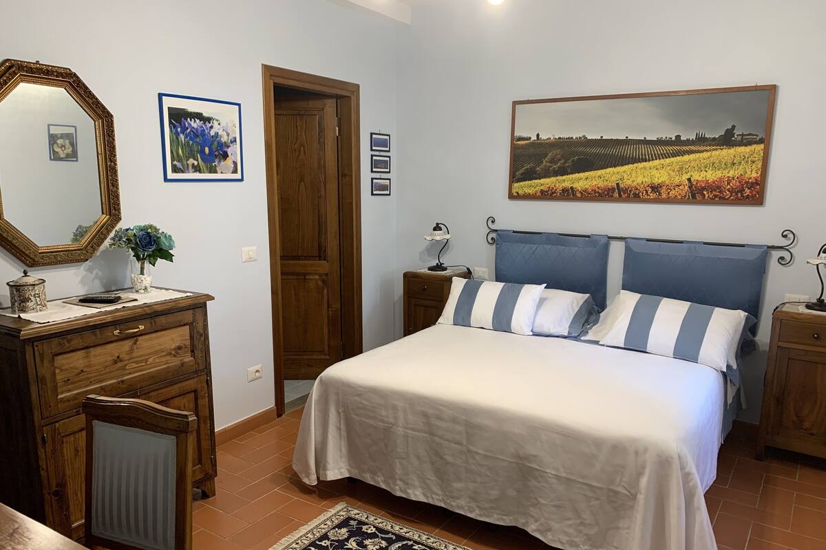 Merlot Room with a double bed or two twin beds, wheelchair accessible. | Premium bedding, down comforters, memory foam beds, minibar