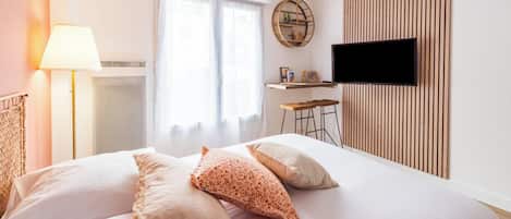 Iron/ironing board, Internet, bed sheets