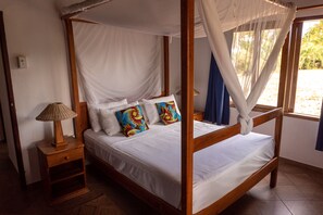 Caja de seguridad en la habitación y decoración personalizada 