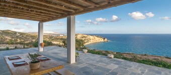 2-Bedroom House in Milos with Unforgettable Aegean Sea Views