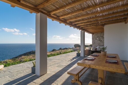 2-Bedroom House in Milos with Unforgettable Aegean Sea Views
