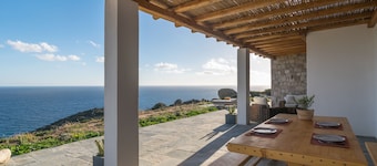 2-Bedroom House in Milos with Unforgettable Aegean Sea Views
