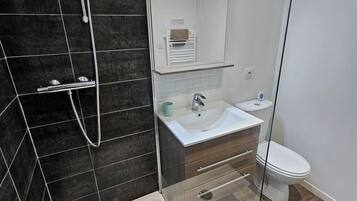 Douche, sĂšche-cheveux