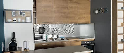 Frigorifero, microonde, lavastoviglie, macchina per tè/caffè