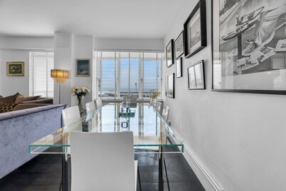 Deco Seafront - Seafront Apartment - Sleeps up to 6