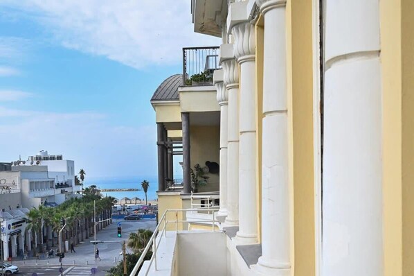 Property grounds - Chic 2BR Apartment close to the beach by HolyGuest (Tel Aviv)