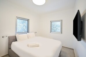2 Schlafzimmer, Schreibtisch, Bügeleisen/Bügelbrett, WLAN