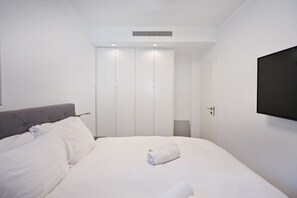 2 Schlafzimmer, Schreibtisch, Bügeleisen/Bügelbrett, WLAN