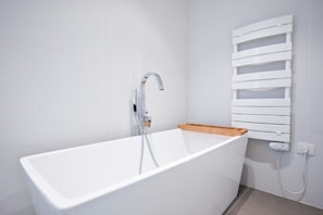 Shower, hair dryer, towels, toilet paper