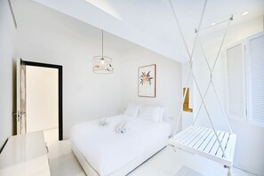 2 bedrooms, iron/ironing board, WiFi, bed sheets - Andy Warhol at Hakerem by Holyguest (Tel Aviv)