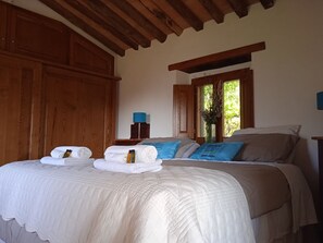 4 Schlafzimmer, Schreibtisch, Bügeleisen/Bügelbrett, kostenloses WLAN