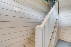 Interior - Relax! Unwind! Get In A Flip Flop State Of Mind! (Pass Christian)