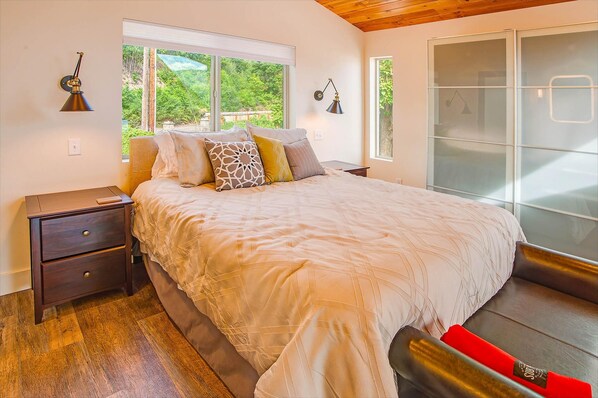 1 bedroom - Lake Level Chalet in Oroville (Oroville)