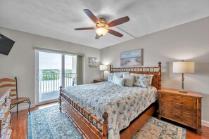 2 chambres, bureau, fer et planche à repasser, lit parapluie