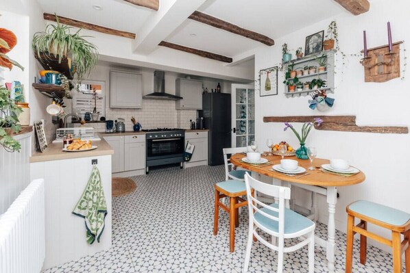 Dining - The Poppies - Central Henley 3 bedroom house with parking (Henley-On-Thames)