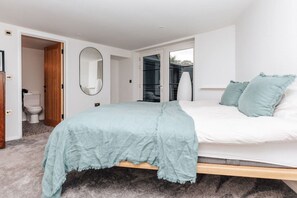 4 多间卧室、熨斗/熨衣板、免费 WiFi、床单