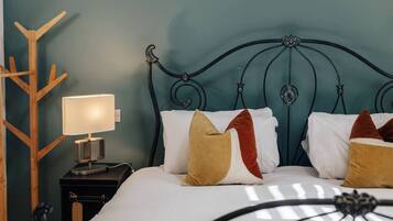 3 bedrooms, desk, iron/ironing board, free WiFi